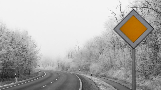 Hidegindító – praktikus tanácsok és okos óvintézkedések a téli közlekedéshez