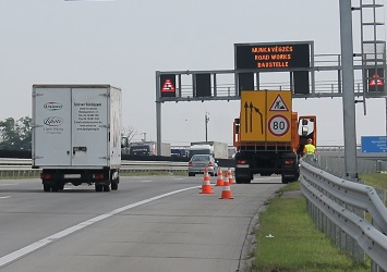 Péntek helyett hétfőn zárják le az M1-es autópálya Budapest felé vezető oldalán a Sasfészek-tó pihenőt