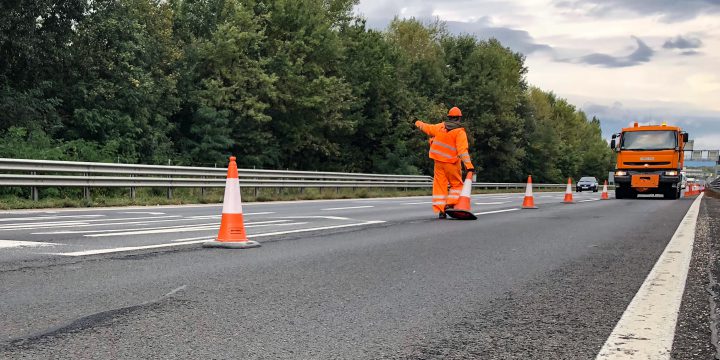 Újabb csomóponti ág zárásával folytatódnak a burkolatfelújítási munkálatok az M0-M7 csomópontban